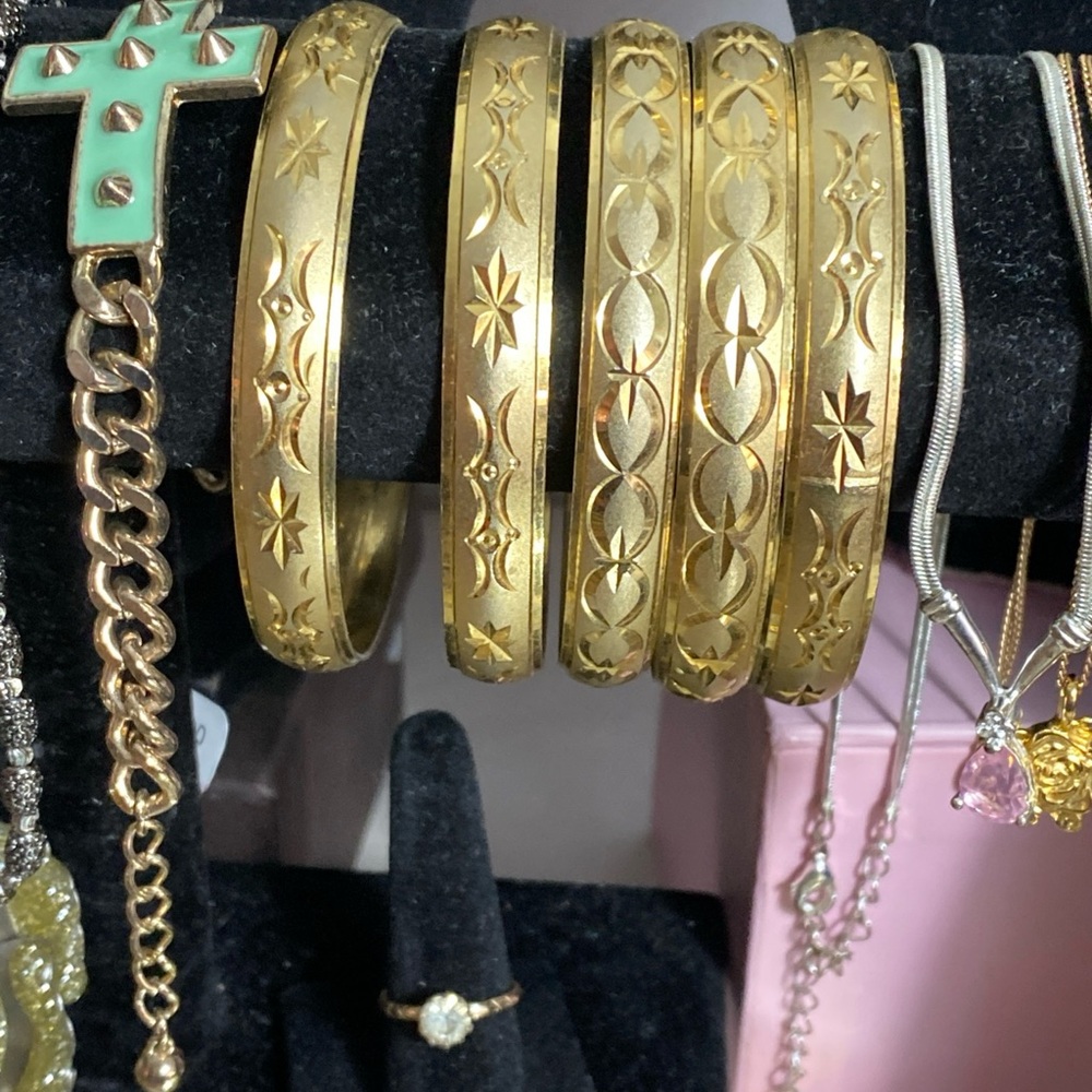 Vintage Jewelry Gold Plated, & Enamel Lot - Picture 8 of 16